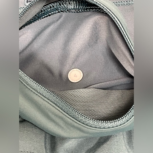 Lululemon Speed Up Shorts 4 *see description - Picture 5 of 7